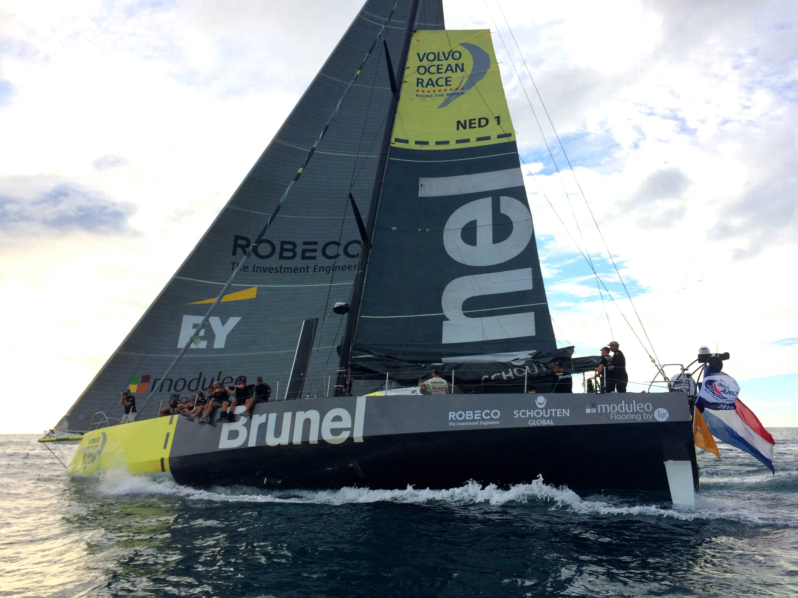 Опен 65. Team Brunel. RC модель яхты Volvo 65 Brunel. Brunel Sailing. Яхта Volvo Ocean 65 чертеж.